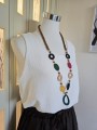 Blusa Giro Collana Colorata