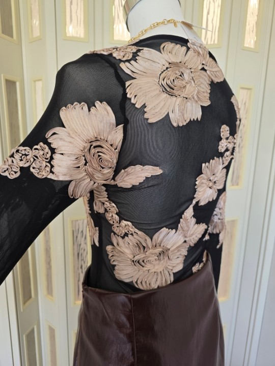 Body Flowers Black