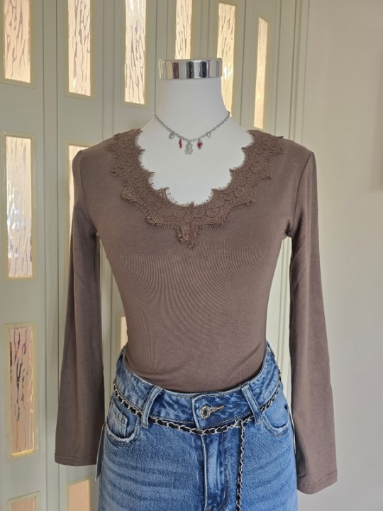 Maglia Cappuccino Scollo Merletto