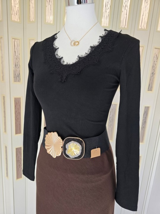 Maglia Nera Scollo Merletto