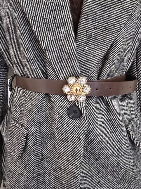 Giacca Grigia in Tweed Con Spille