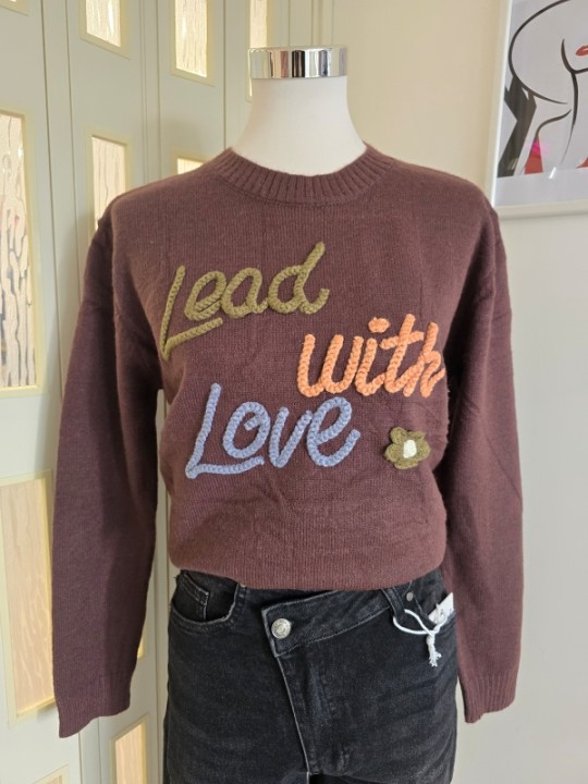 Maglione Lead with love Marrone
