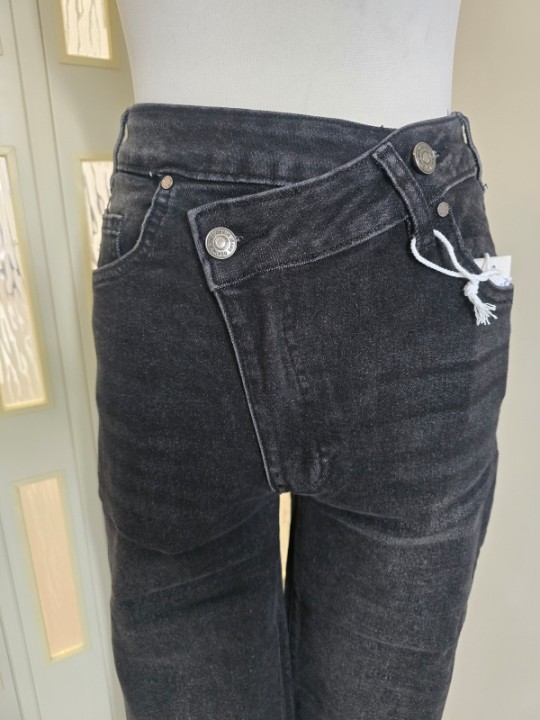 Jeans Grigio Scuro Asimmetrico