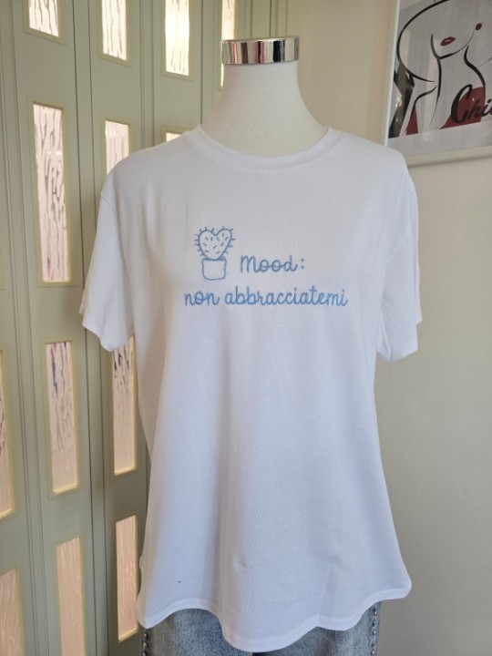 T-Shirt Non Abbracciatemi Azzurra