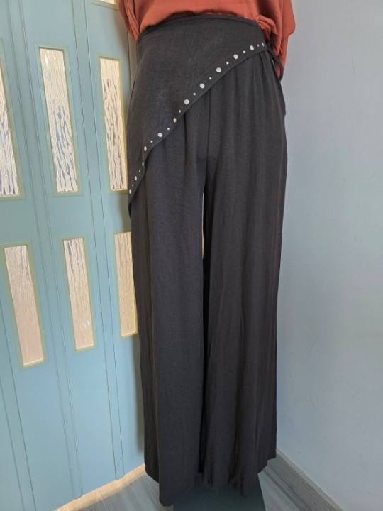 Pantalone A Palazzo Marrone con Foulard