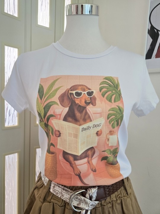 T-shirt Cane Con Giornale