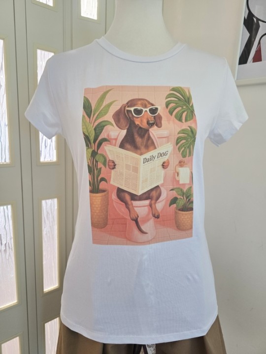 T-shirt Cane Con Giornale