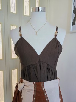 Top Marrone Con Perline