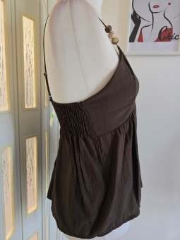 Top Marrone Con Perline